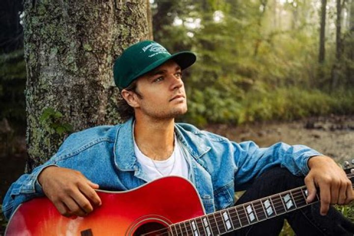 Conner Smith (Country Singer) - Age, Birthday, Bio, Facts, Family, Net Worth, Height & More
