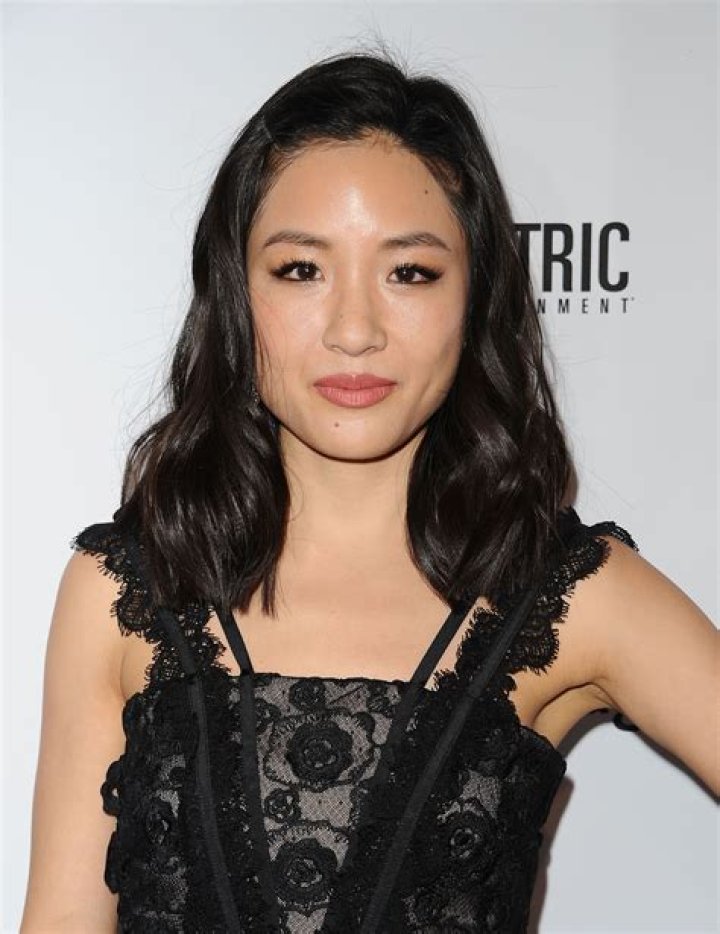 How tall is Constance Wu
