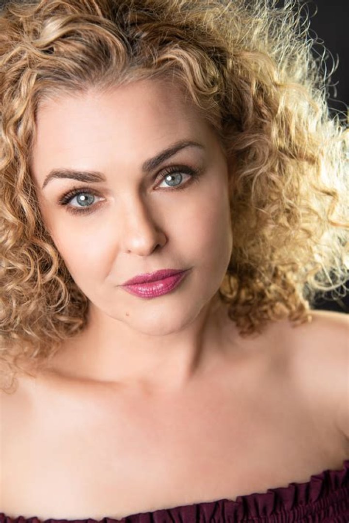 Corinna Jones Biography, Age, Height, Husband, Net Worth, Family