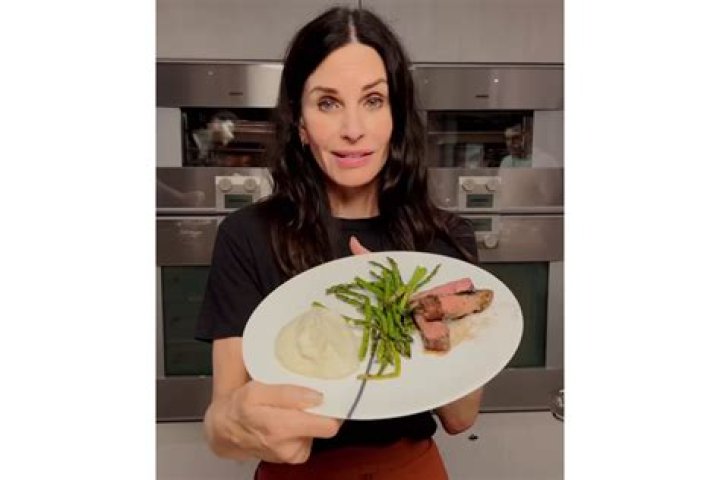 
Courteney Cox Makes the ‘Greatest Steak of All Time’ After Getting the Recipe from Brandi Carlile 