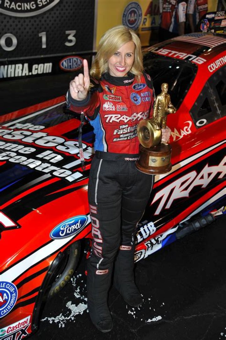Courtney Force Biography, Age, Height, Husband, Net Worth, Family