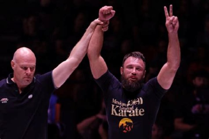 Craig Jones (TikTok Star) - Age, Birthday, Bio, Facts, Family, Net Worth, Height & More