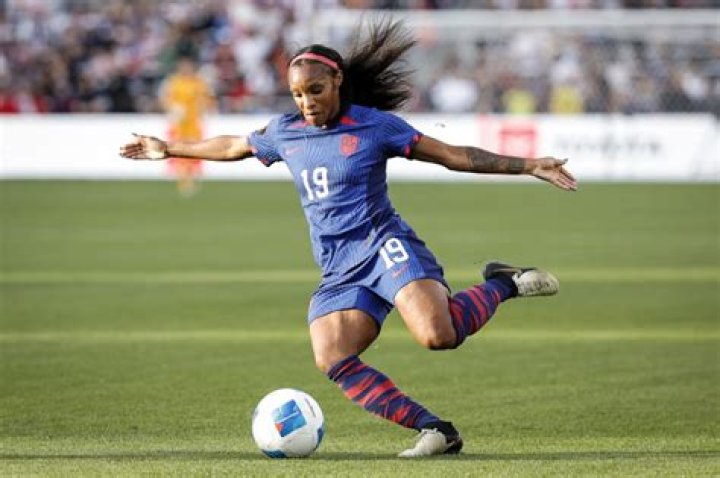 Crystal Dunn biografía, edad, altura, esposa, net worth, familia