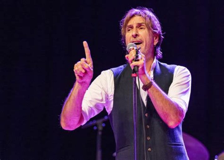 Cy Curnin biografía, edad, altura, esposo, net worth, familia