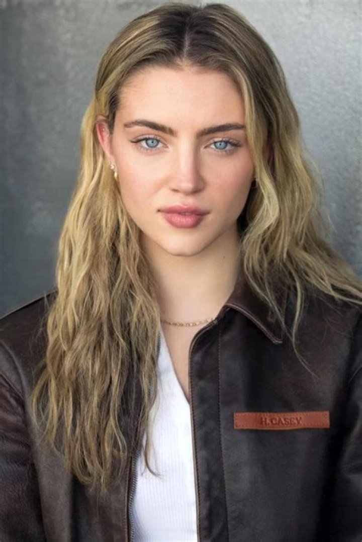 Daisy Jelley (TikTok Star) - Age, Birthday, Bio, Facts, Family, Net Worth, Height & More