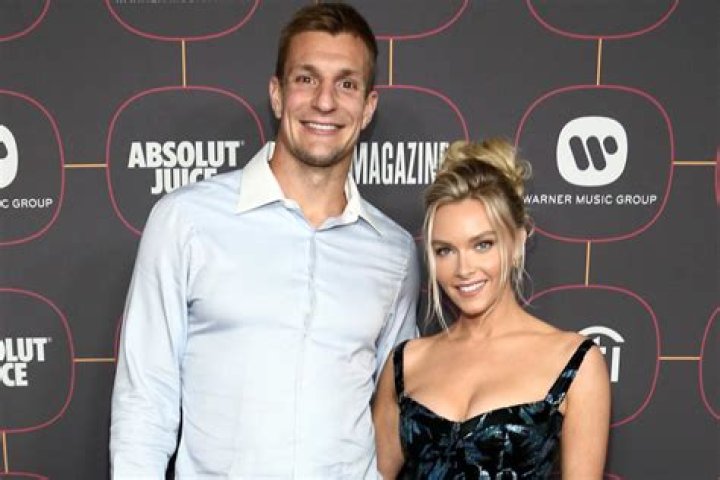 
Dan Gronkowski Wife Brittany Gronkowski Has Given Him Adorable Kids 
