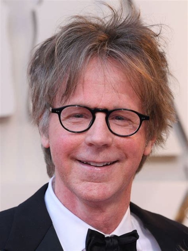 How tall is Dana Carvey