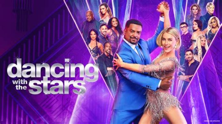 ‘Dancing With the Stars’ Couples Who Dated, Fell in Love on Show: Nikki Bella, Mauricio Umansky, More