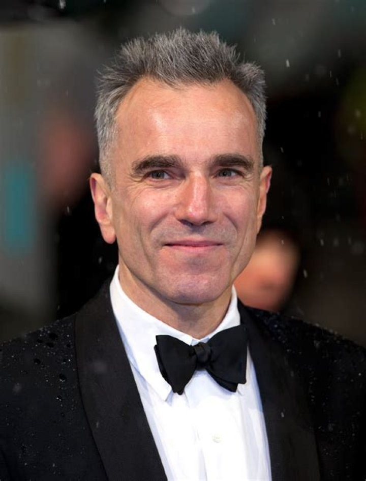 How tall is Daniel Day Lewis