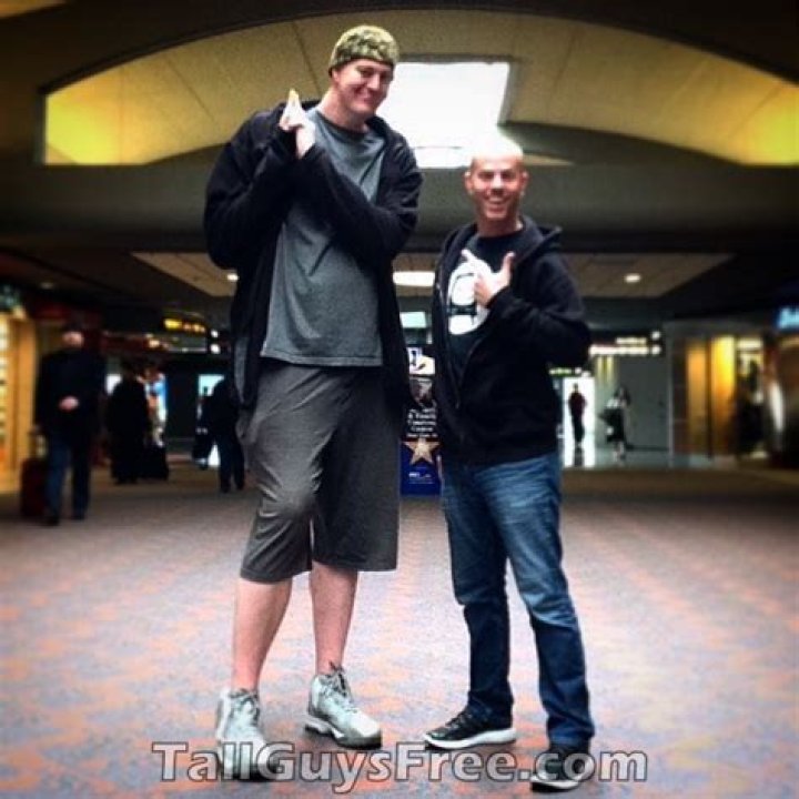 Daniel Gilchrist Biography, Age, Height, Wife, Net Worth, Family