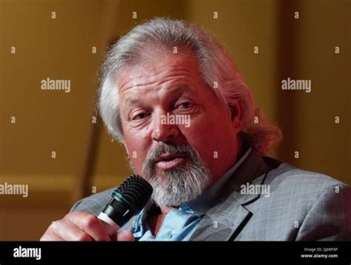 Danny Cox Biography, Age, Height, Husband, Net Worth, Family