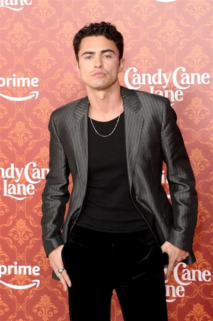 Darren Barnet (TV Actor) - Age, Birthday, Bio, Facts, Family, Net Worth, Height & More