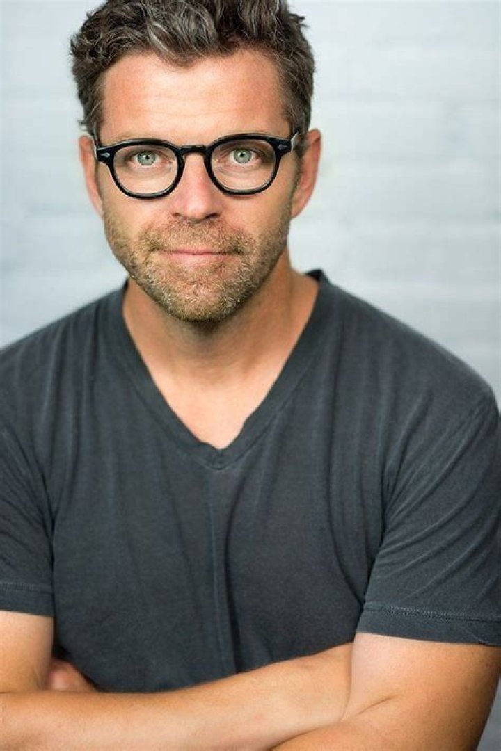 Dave Holmes Biography, Age, Height, Wife, Net Worth, Family