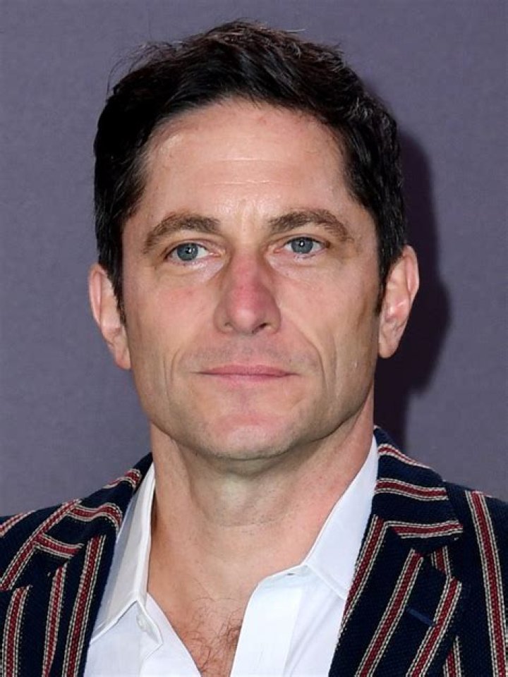 David Conrad (TV Actor) - Age, Birthday, Bio, Facts, Family, Net Worth, Height & More