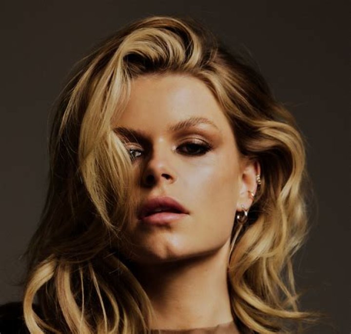 Davina Michelle (Pop Singer) - Age, Birthday, Bio, Facts, Family, Net Worth, Height & More