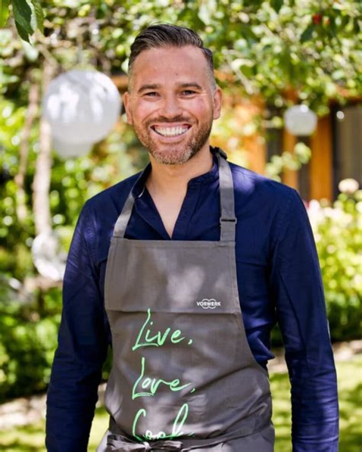 Dean Edwards (Comedian) - Age, Birthday, Bio, Facts, Family, Net Worth, Height & More