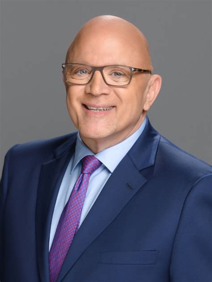 Dean Richards (TV Show Host) - Age, Birthday, Bio, Facts, Family, Net Worth, Height & More