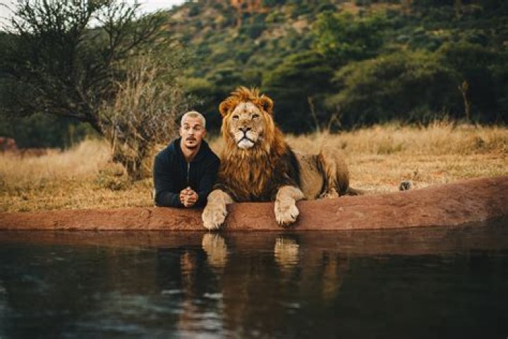 Dean Schneider (YouTube Star) - Age, Birthday, Bio, Facts, Family, Net Worth, Height & More