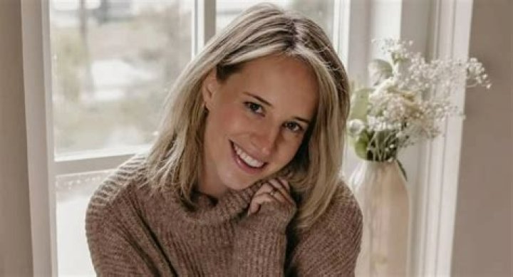 
Dee Van der Zeeuw Height, Weight, Net Worth, Age, Birthday, Wikipedia, Who, Nationality, Biography 