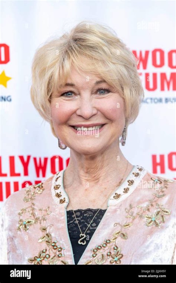 Dee Wallace (Movie Actress) - Age, Birthday, Bio, Facts, Family, Net Worth, Height & More