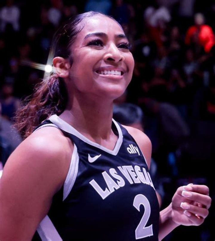 Deja Kelly (Basketball Player) - Age, Birthday, Bio, Facts, Family, Net Worth, Height & More