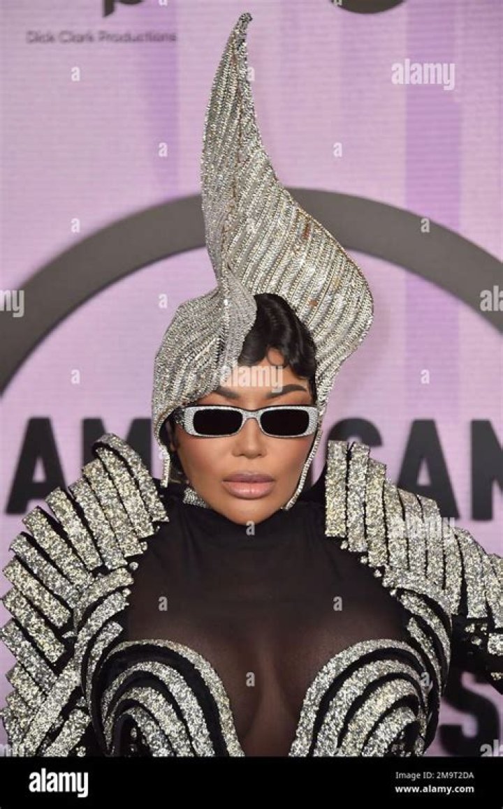 Dencia (Pop Singer) - Age, Birthday, Bio, Facts, Family, Net Worth, Height & More