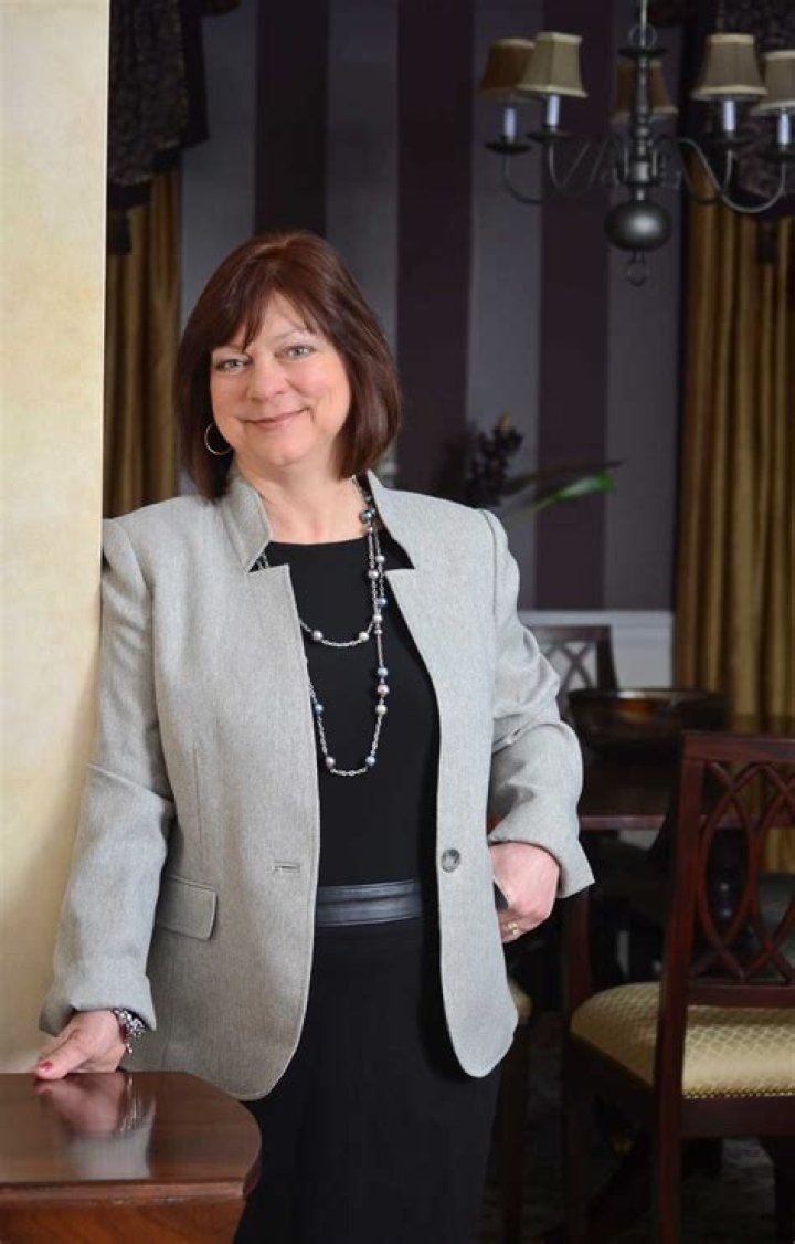 Denise Horan (Instagram Star) - Age, Birthday, Bio, Facts, Family, Net Worth, Height & More