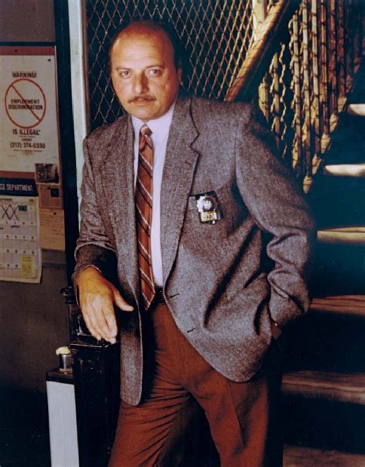 Dennis Franz (TV Actor) - Age, Birthday, Bio, Facts, Family, Net Worth, Height & More