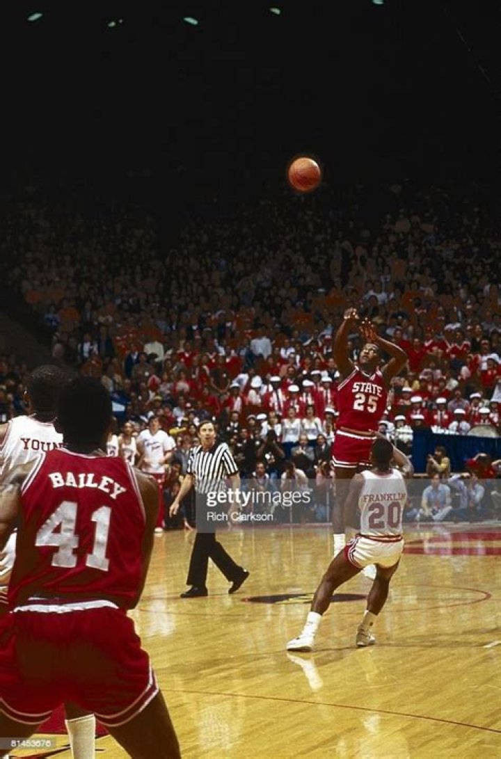 Dereck Whittenburg Biography, Age, Height, Wife, Net Worth, Family