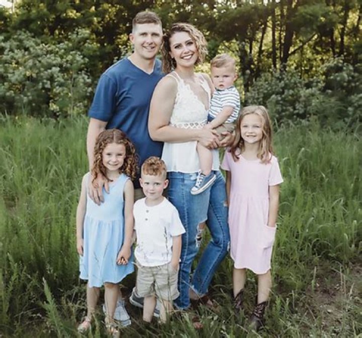 
Derrick Evans Wife – Who Is Melissa Evans? Children Age And Net Worth 