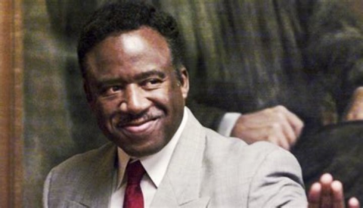 Derwin Brown Biography, Age, Height, Wife, Net Worth, Family