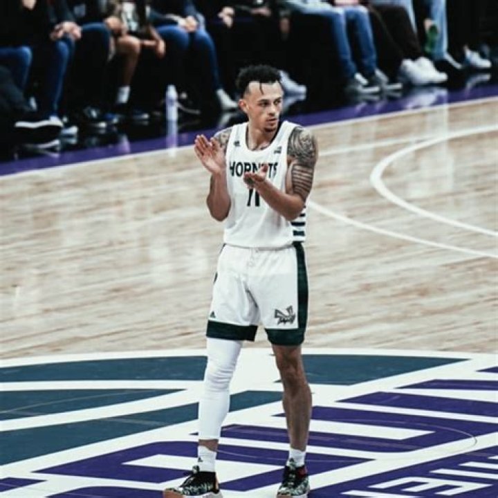 Deshaun Highler (Basketball Player) - Age, Birthday, Bio, Facts, Family, Net Worth, Height & More