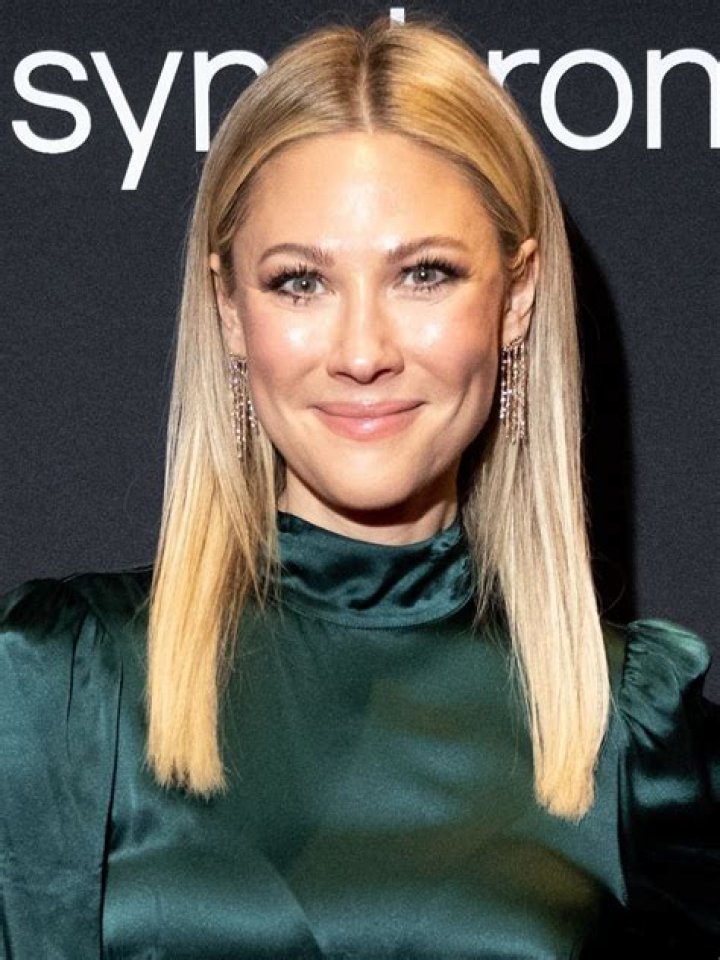 What is Desi Lydic's Net Worth? Know her Age, Wiki, Height, Husband