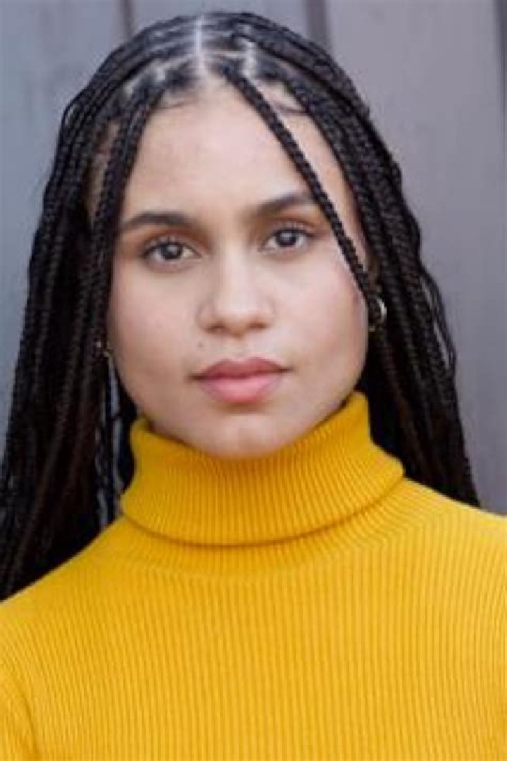 How tall is Desiree Ross