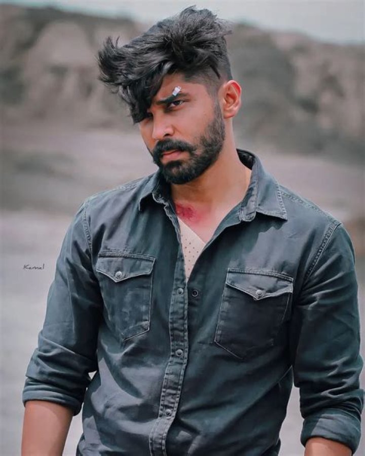 Dhruv Vikram Biography, Wiki, Age, Height, Family, Salary & Images