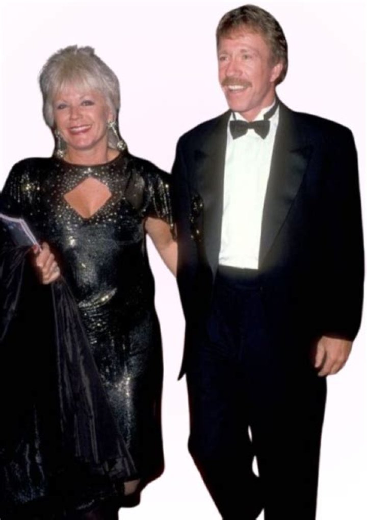 Dianne Holechek – Celebsgraphy