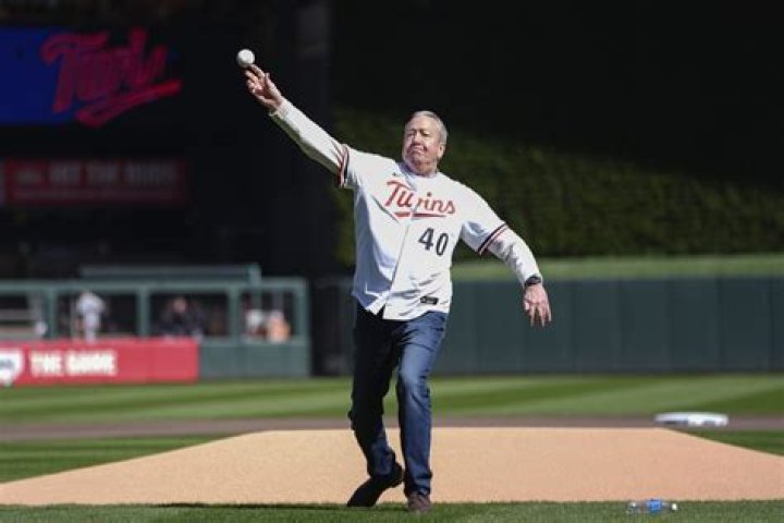 Dick Bremer (Sportscaster) - Age, Birthday, Bio, Facts, Family, Net Worth, Height & More