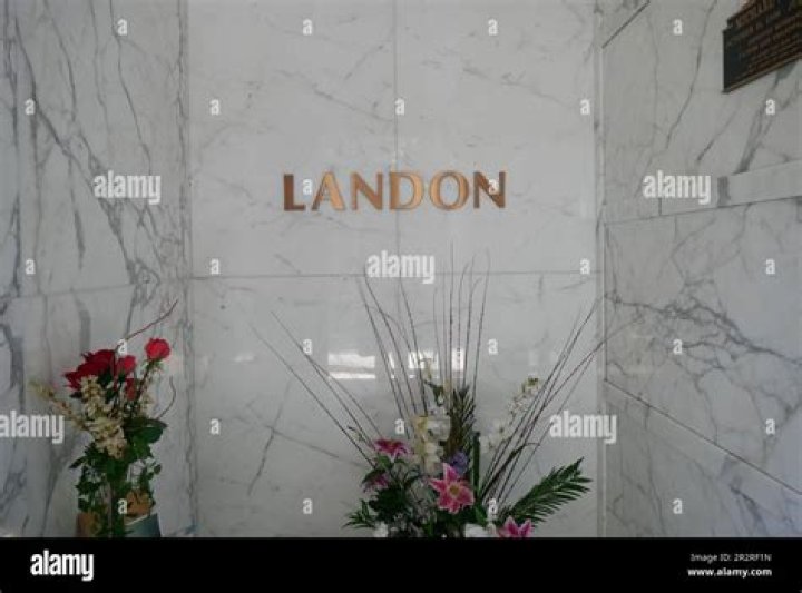 Did Pernell Roberts attend Michael Landon’s funeral?