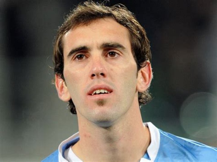 Diego Godín (Futbolista) - Edad, cumpleaños, biografía, hechos, familia, patrimonio neto, altura y más