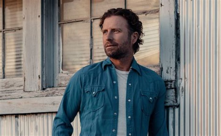 Dierks Bentley (Country Singer) - Age, Birthday, Bio, Facts, Family, Net Worth, Height & More