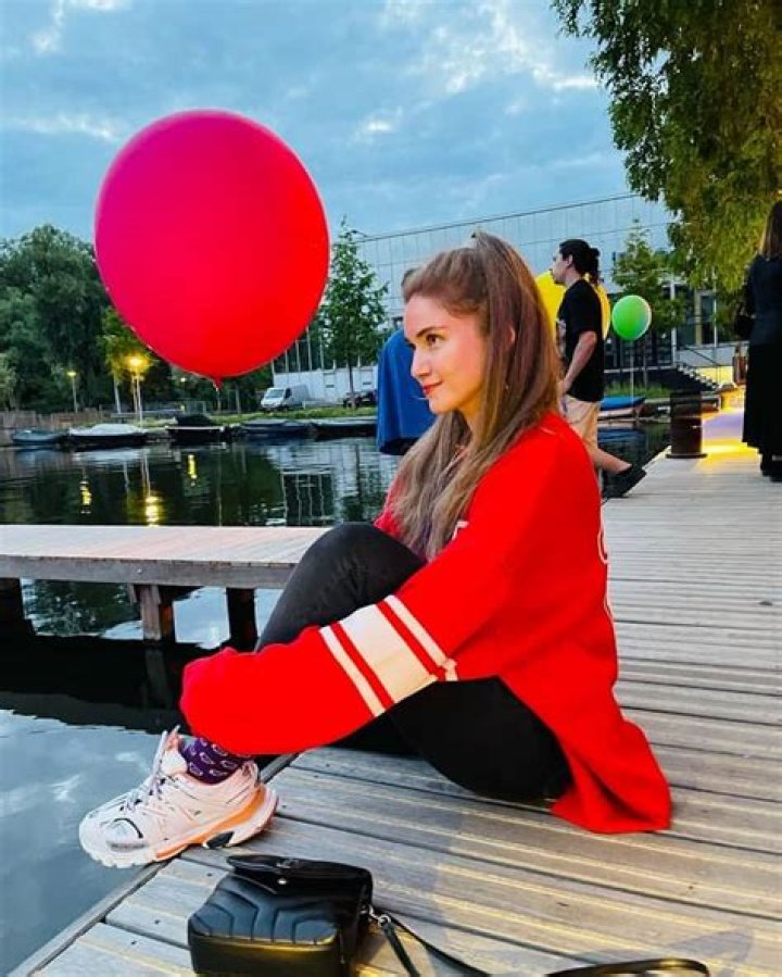 
Dina Damn Height, Weight, Net Worth, Age, Birthday, Wikipedia, Who, Nationality, Biography 