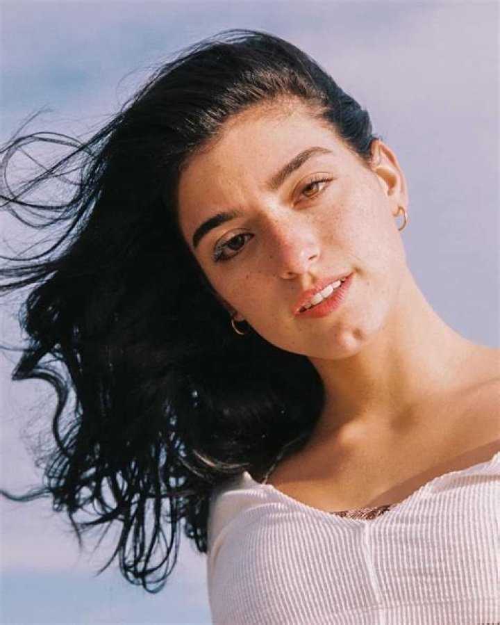 
Dixie D’Amelio Height, Weight, Net Worth, Age, Birthday, Wikipedia, Who, Nationality, Biography 