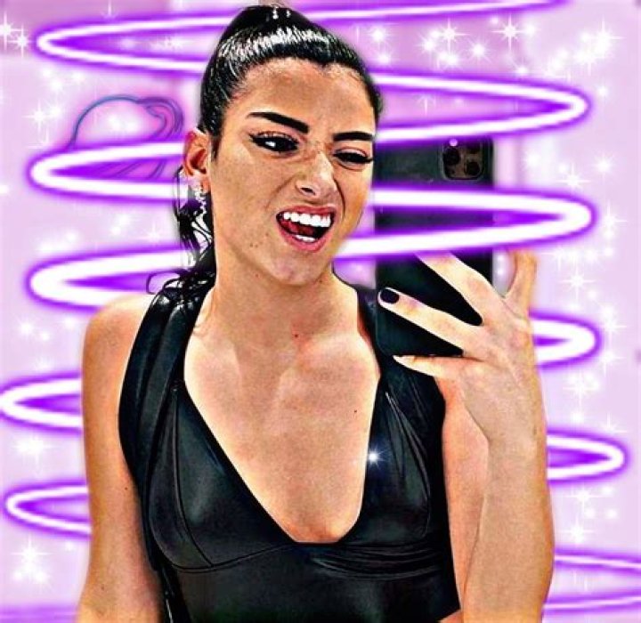 Dixie D'Amelio - CelebNetWorth