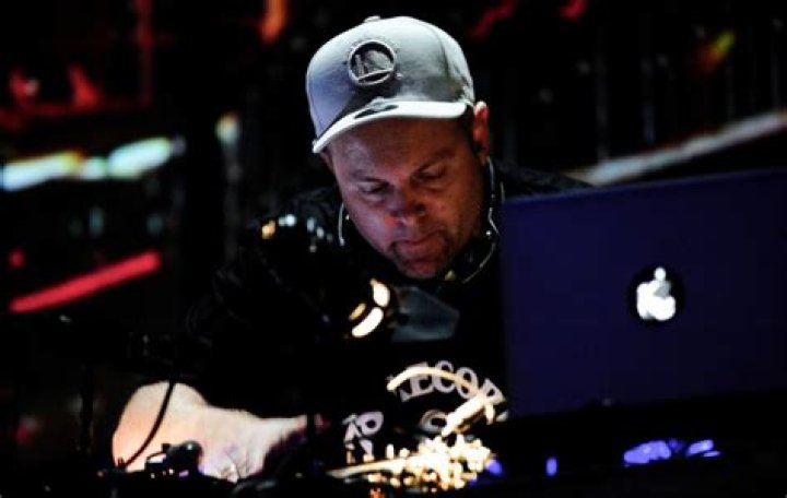 DJ Shadow Biography, Age, Height, Wife, Net Worth, Family