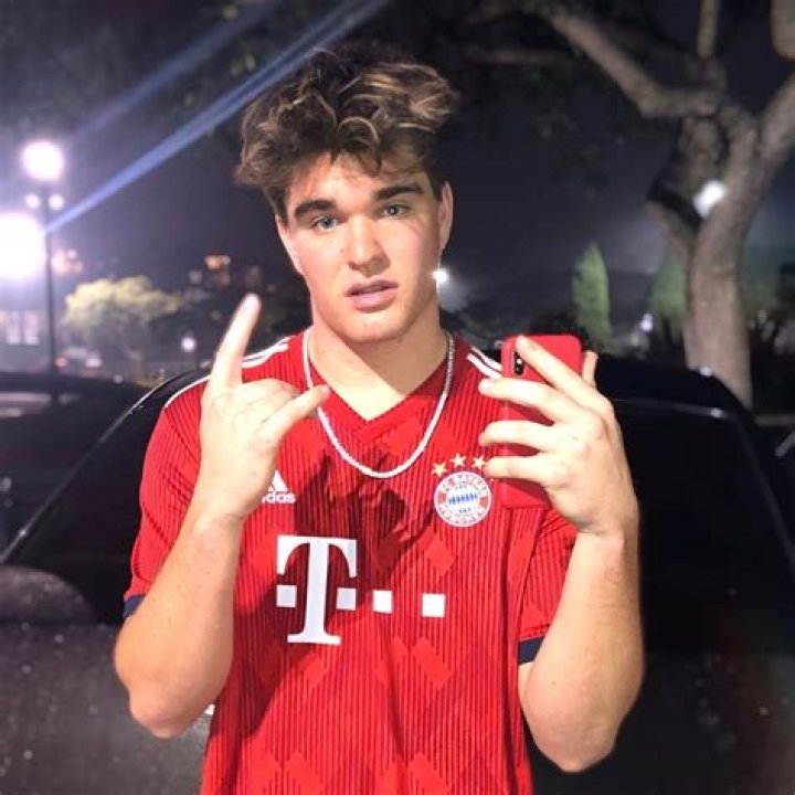 Dk Money (Instagram Star) - Age, Birthday, Bio, Facts, Family, Net Worth, Height & More