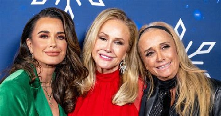 Do the Richards sisters have the same father?