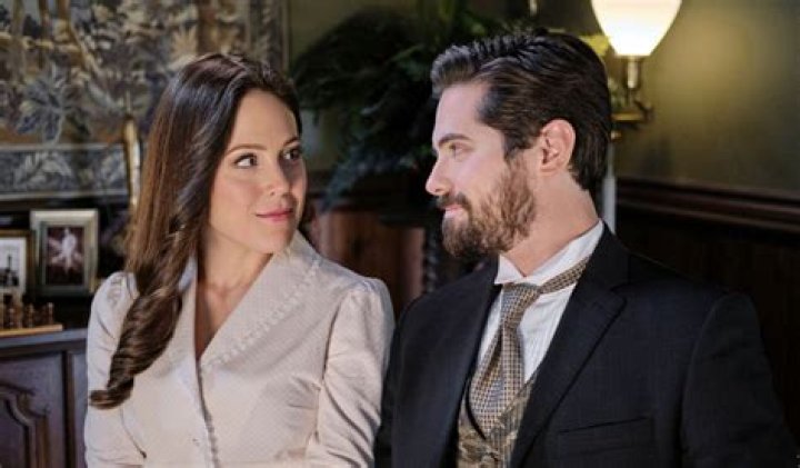 Does Elizabeth end up with Lucas or Nathan? – Celebrity.fm – #1 Official Stars, Business & People Network, Wiki, Success story, Biography & Quotes