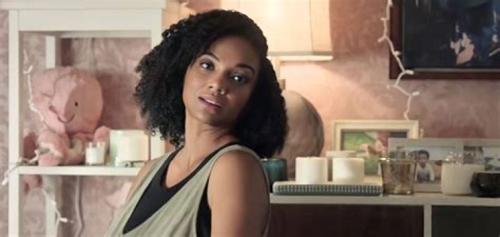 ¿Octavia queda embarazada en Los 100? – Celebrity.fm