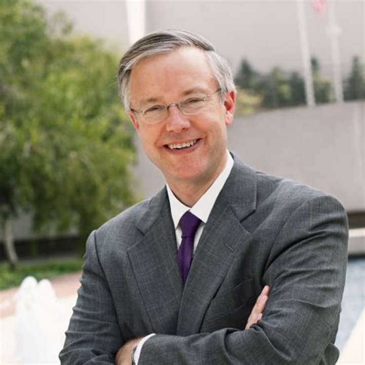 Donald J. Hall Jr. Biography, Age, Height, Wife, Net Worth, Family