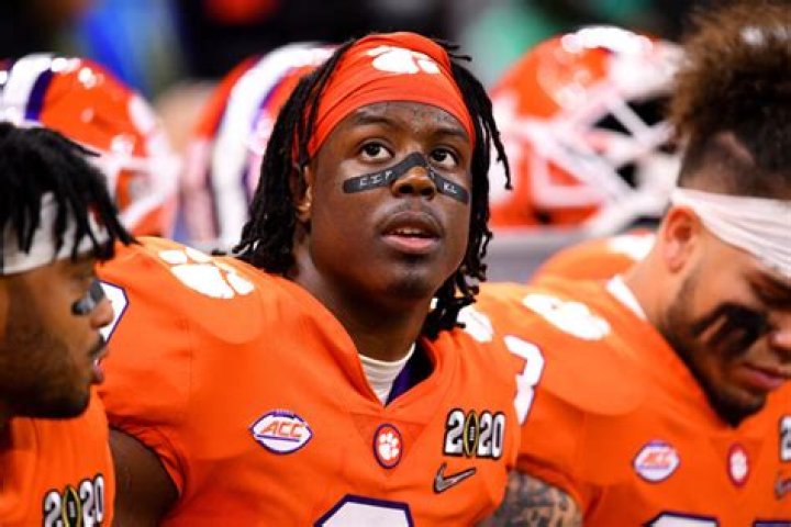 
Donnetta Etienne: 10 Facts On Travis Etienne Mom And Parents 